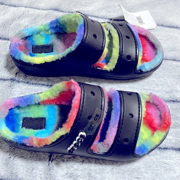 Crocs classic cozzzy spray dye lined sandals - Picture 9 of 15